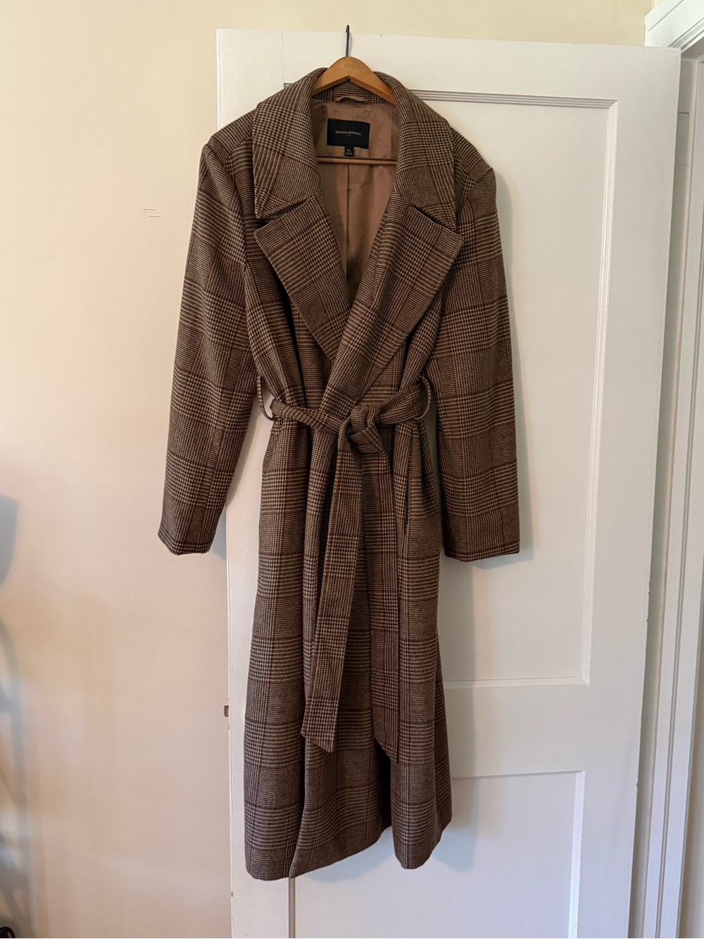 Banana Republic Women’s Long Brown Plaid Trench coat with Belt